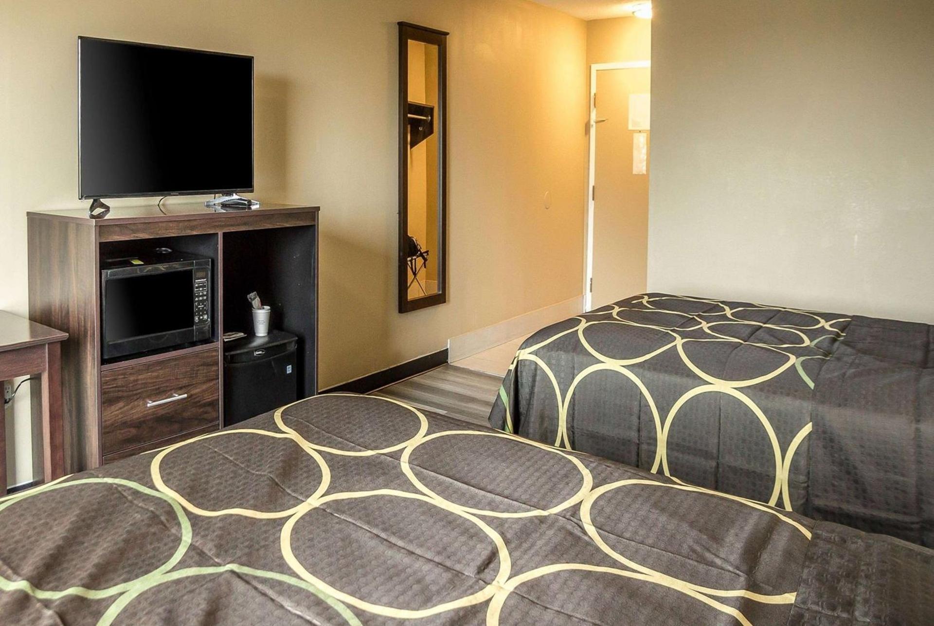 Super 8 by Wyndham Indianapolis South photo 13