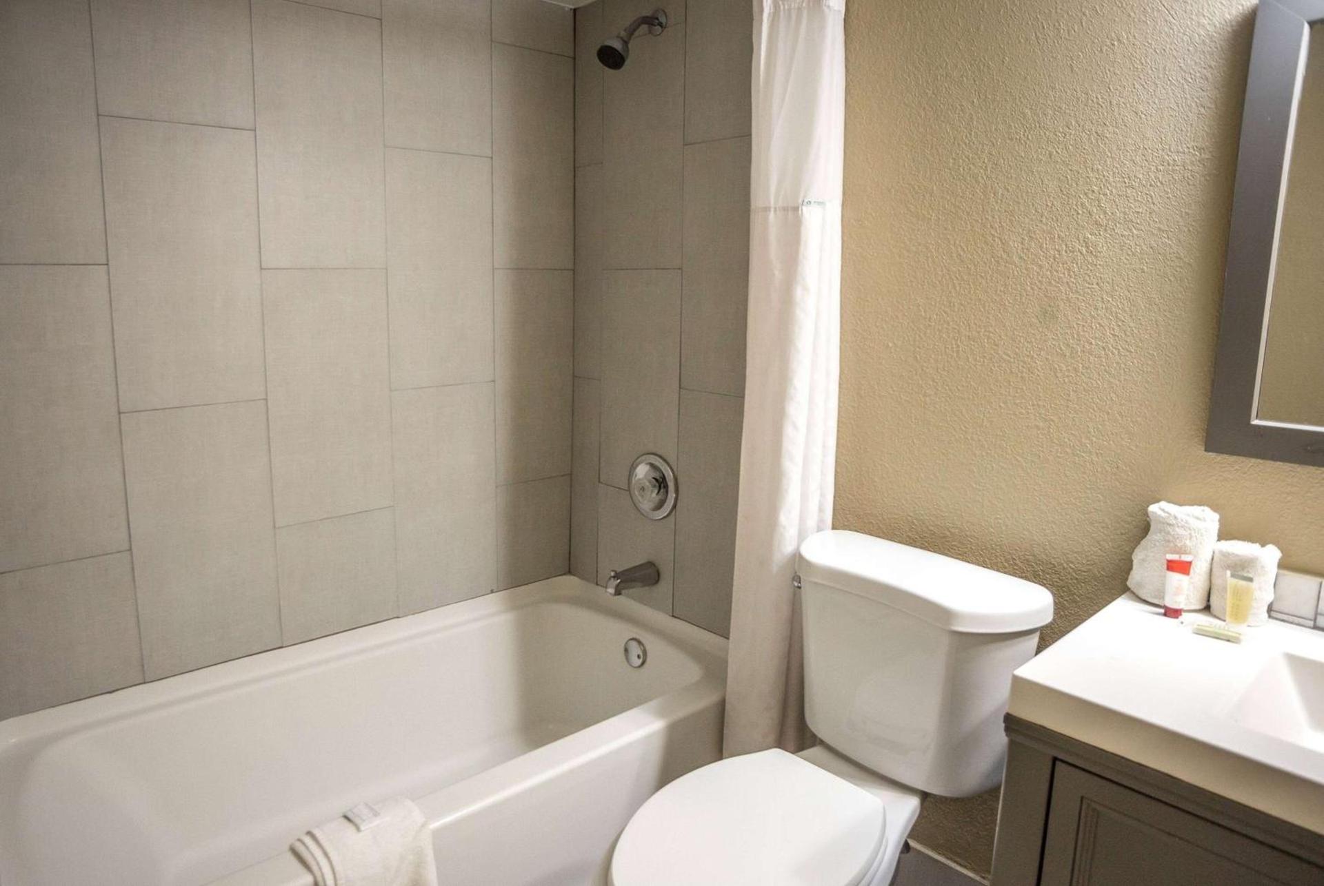 Super 8 by Wyndham Indianapolis South photo 17
