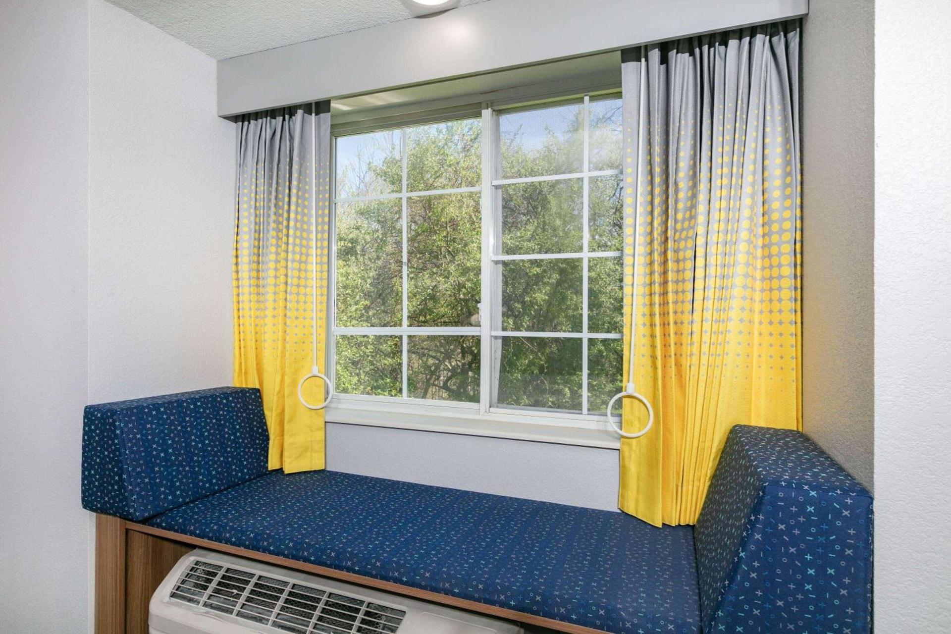 Microtel Inn by Wyndham Beckley photo 20