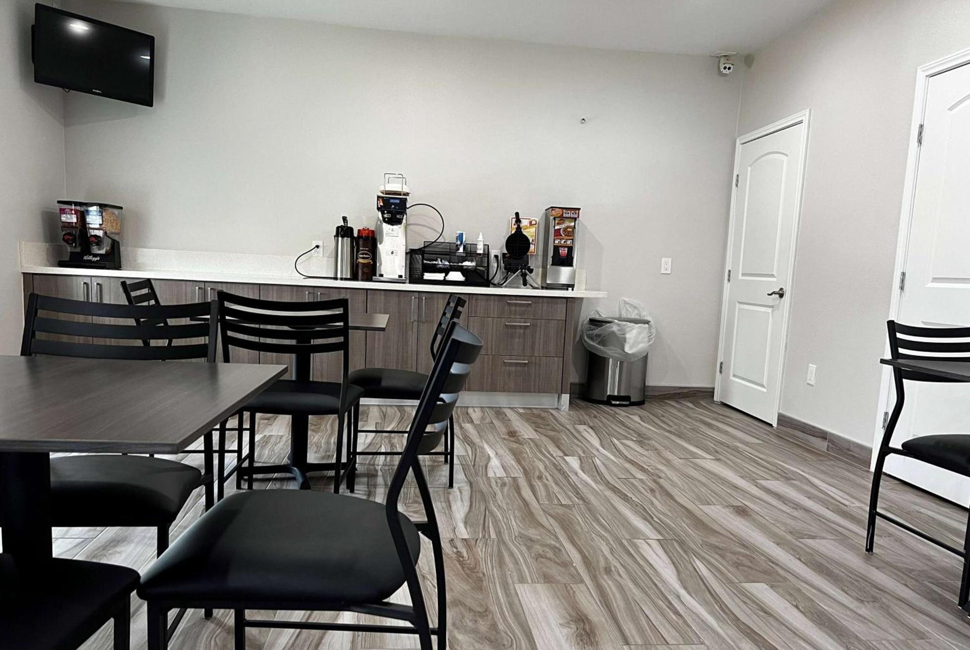 Crystal Inn Houston North I-45 photo 5