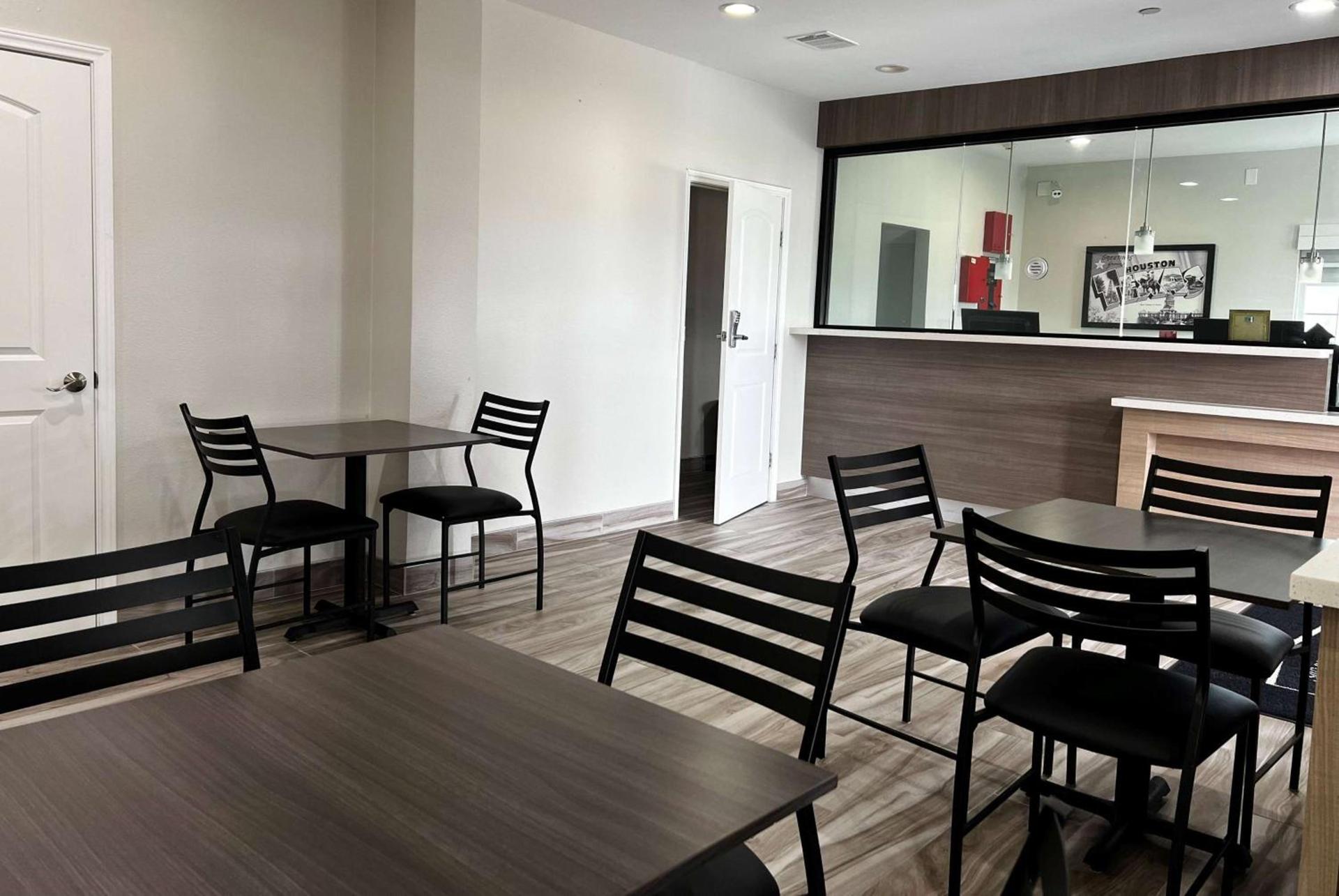 Crystal Inn Houston North I-45 photo 6