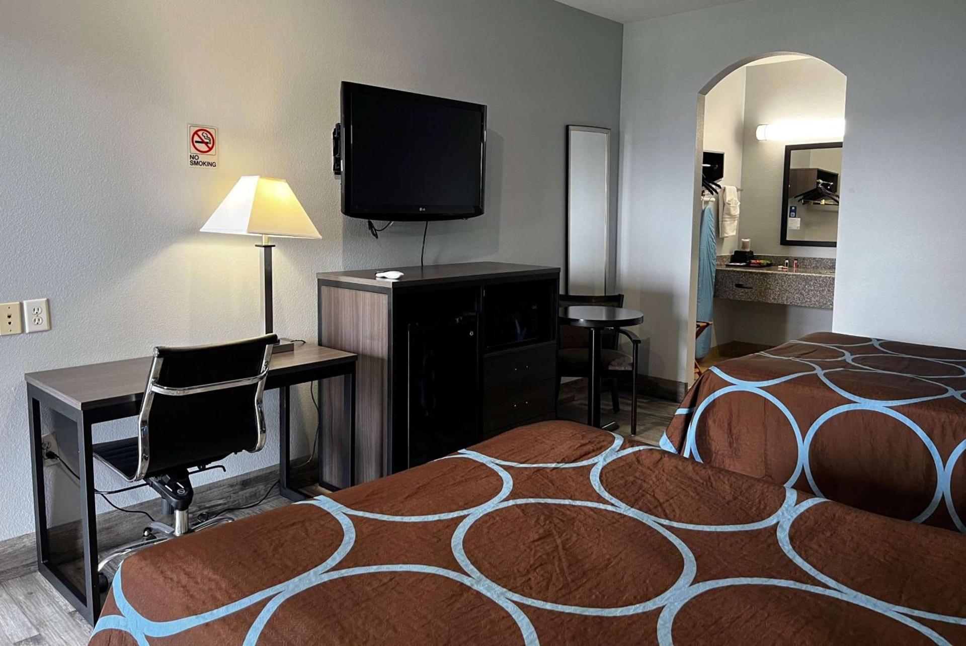 Crystal Inn Houston North I-45 photo 10