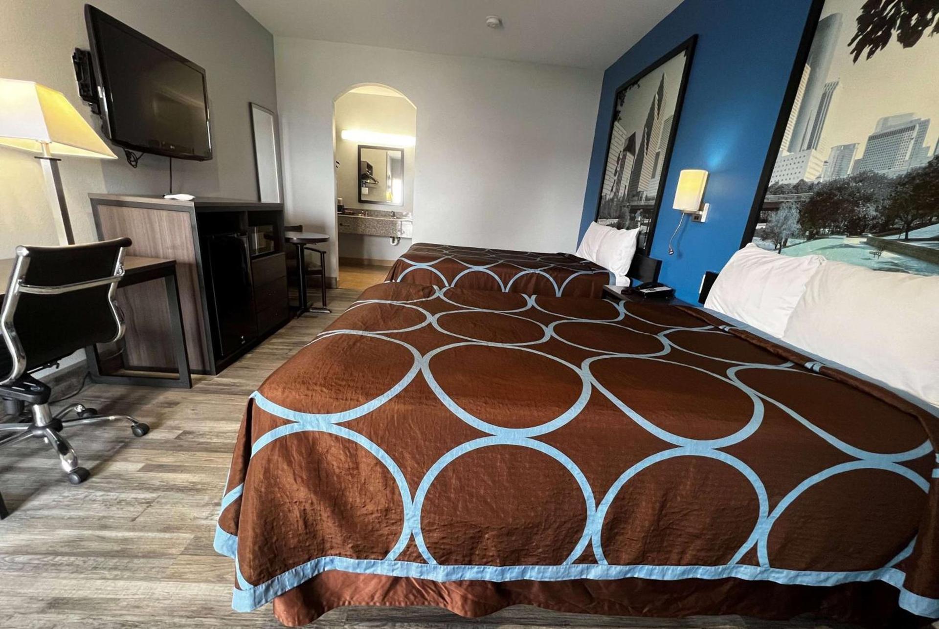 Crystal Inn Houston North I-45 photo 11