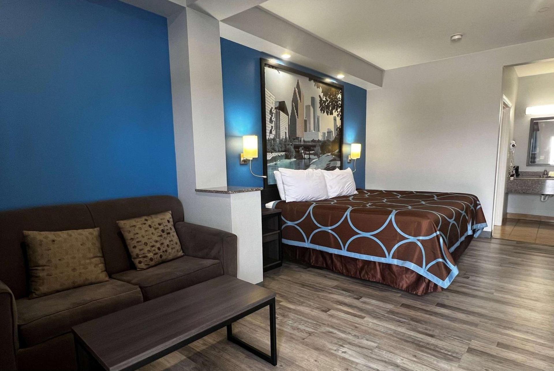 Crystal Inn Houston North I-45 photo 13