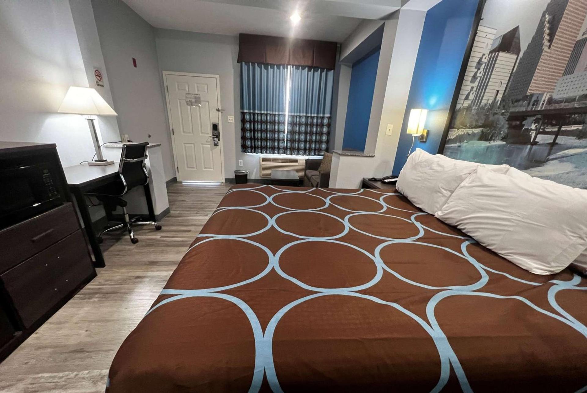 Crystal Inn Houston North I-45 photo 15