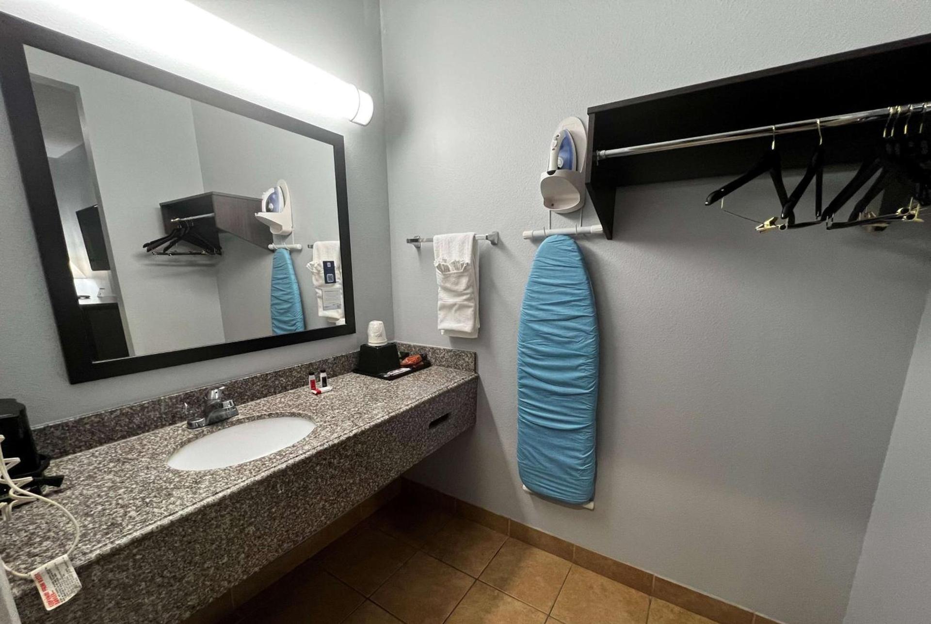 Crystal Inn Houston North I-45 photo 22