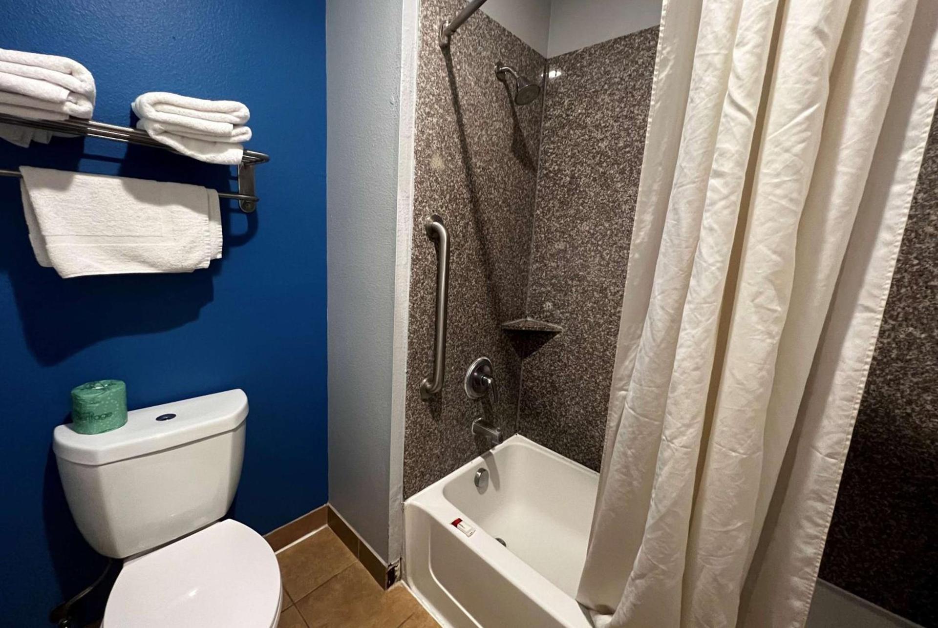 Crystal Inn Houston North I-45 photo 23