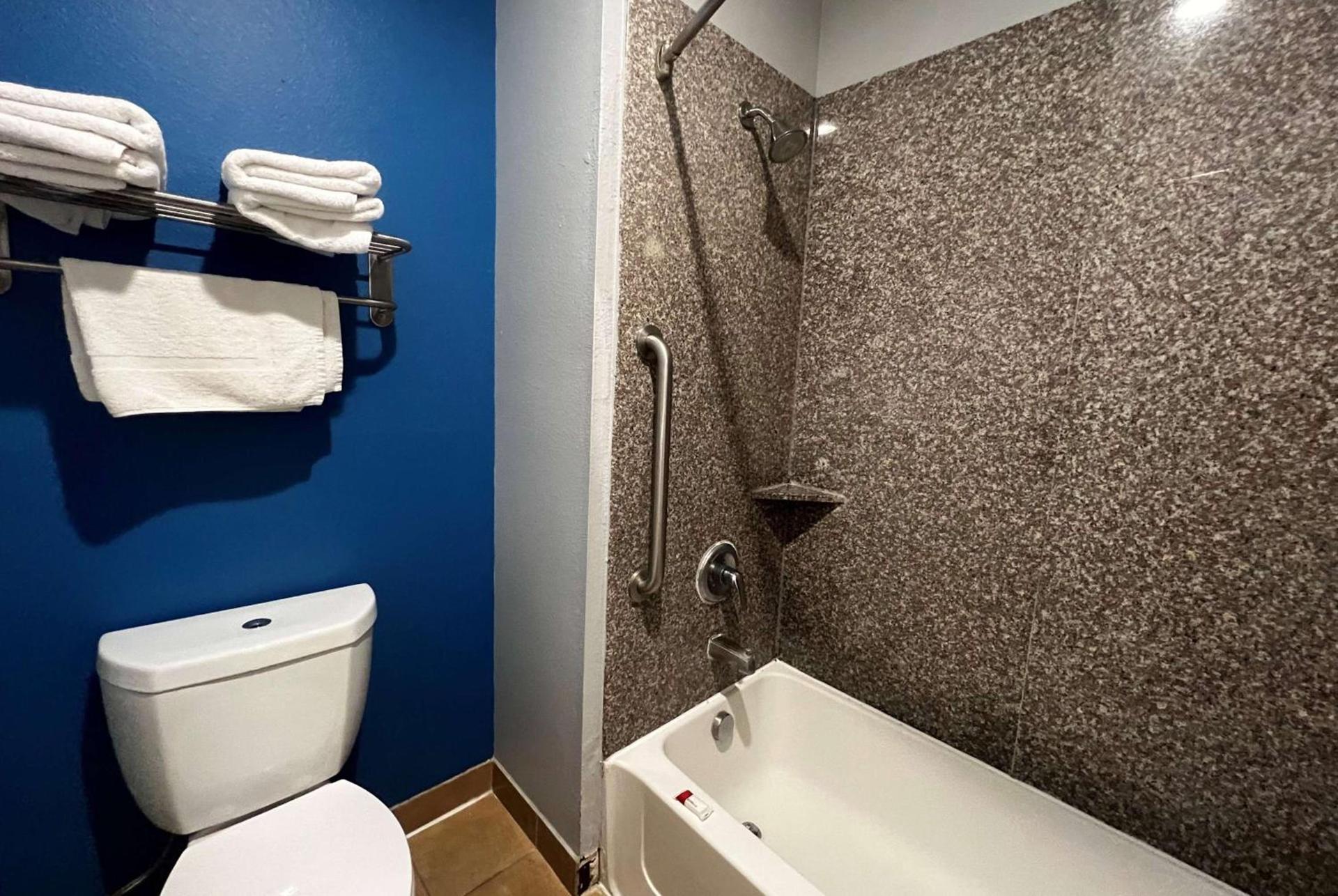 Crystal Inn Houston North I-45 photo 29