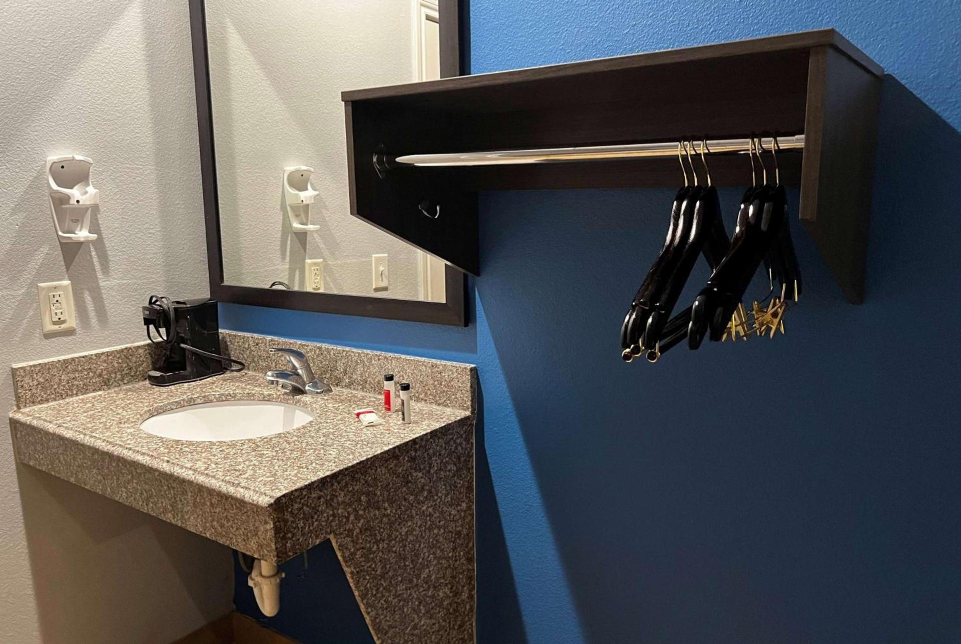 Crystal Inn Houston North I-45 photo 26
