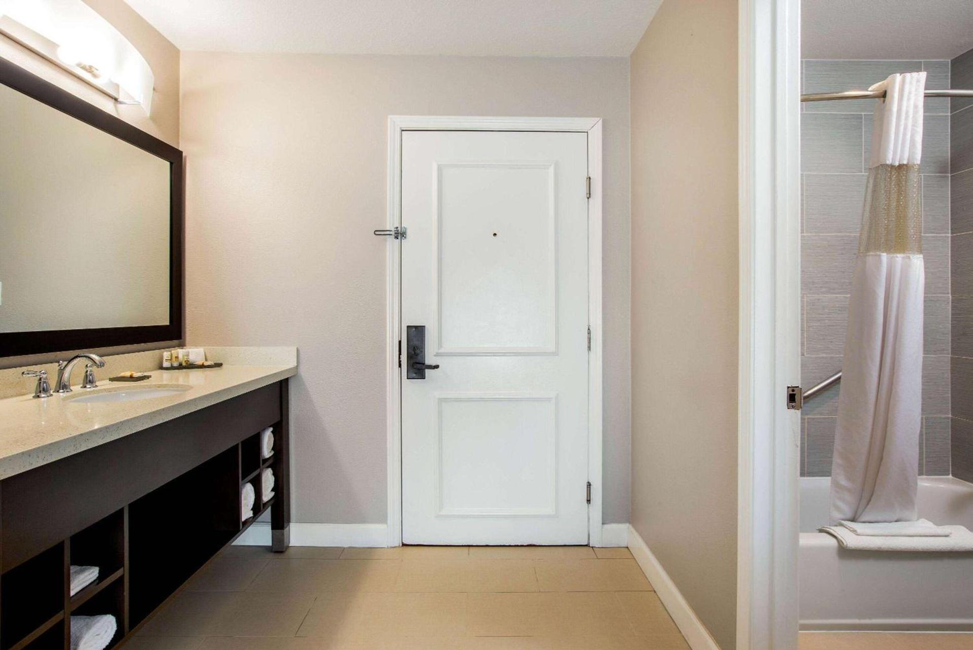 La Quinta by Wyndham Pomona photo 15
