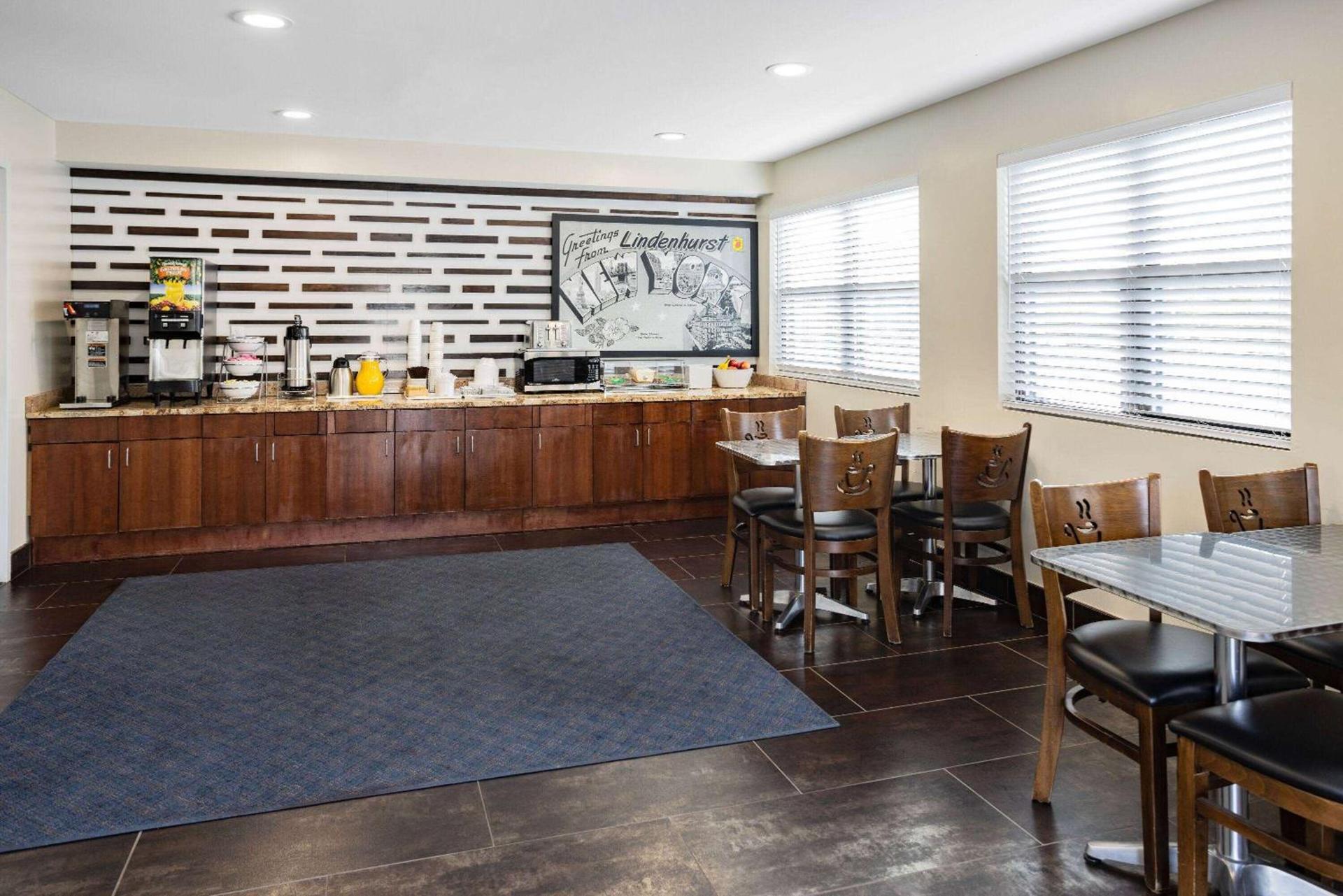 Super 8 by Wyndham Lindenhurst photo 21