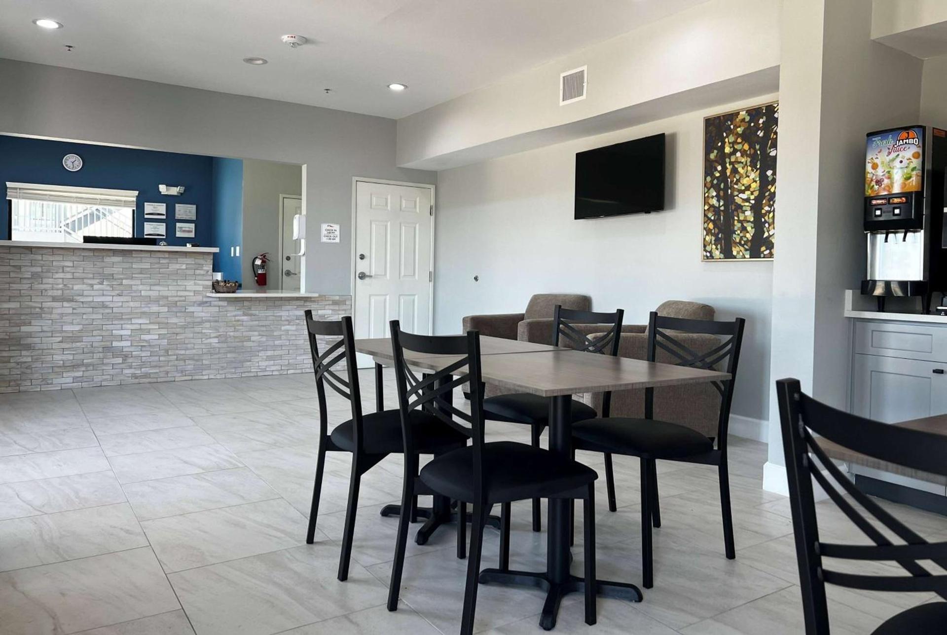 Baymont by Wyndham Freeport Texas photo 12
