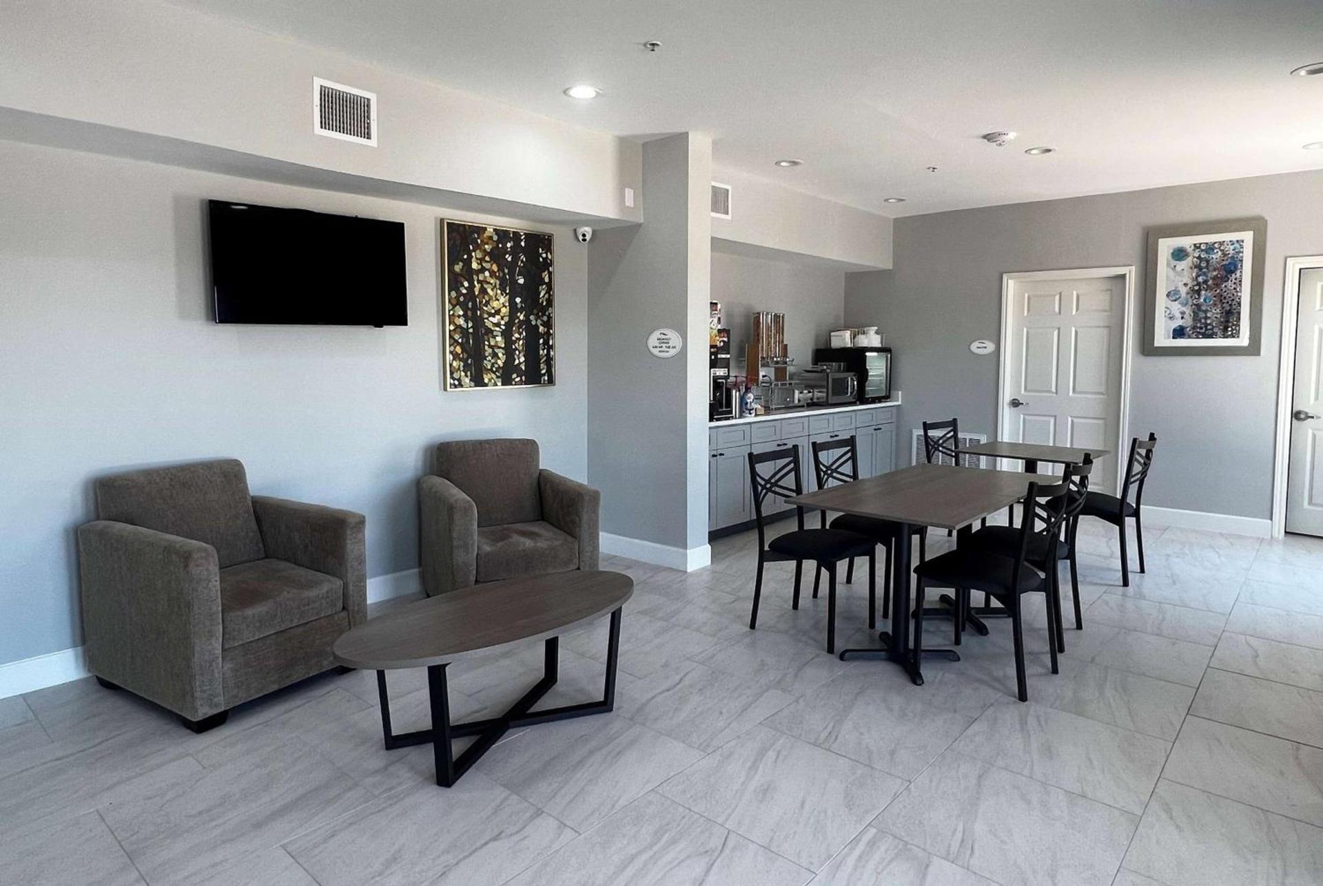 Baymont by Wyndham Freeport Texas photo 13