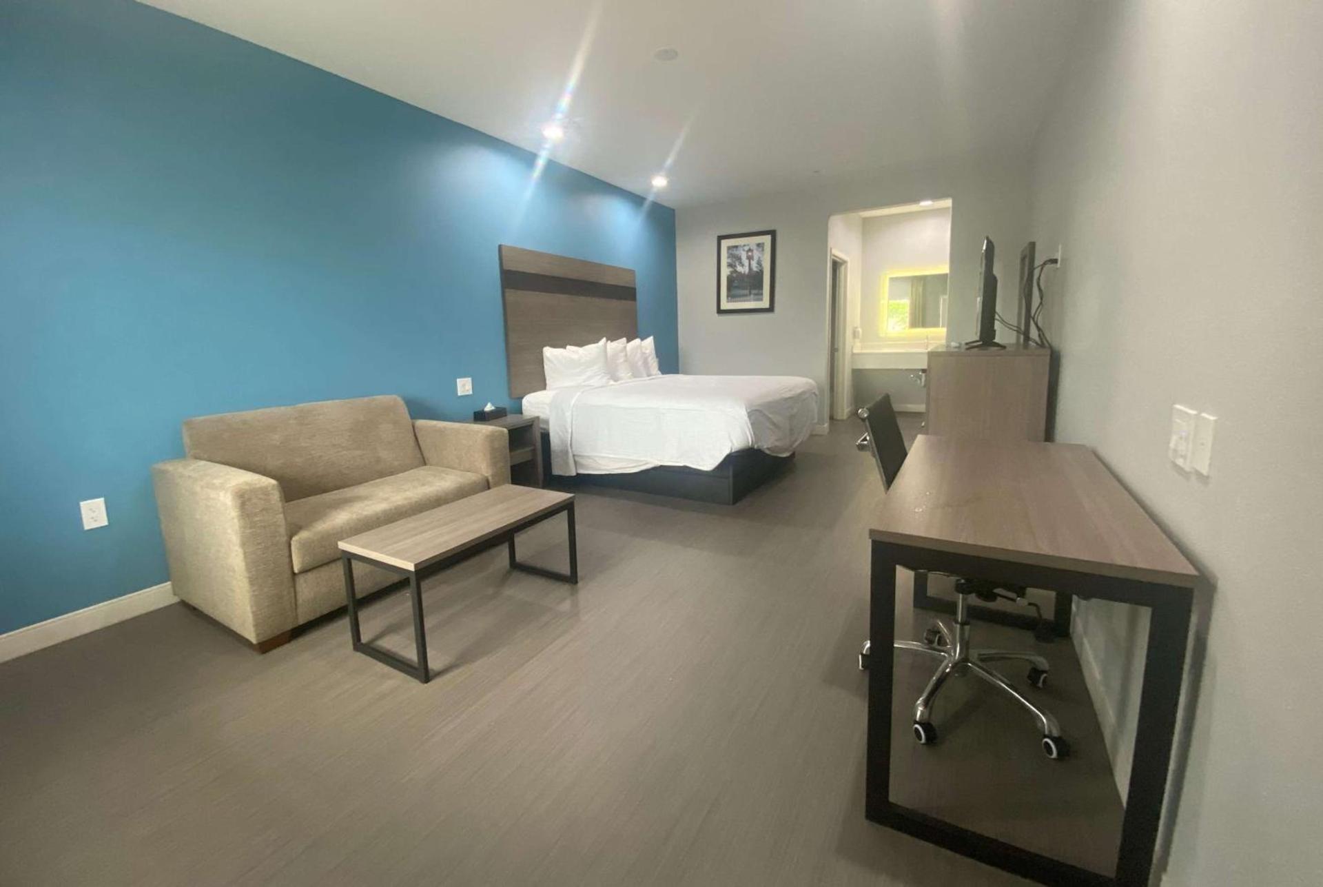 Baymont by Wyndham Freeport Texas photo 14