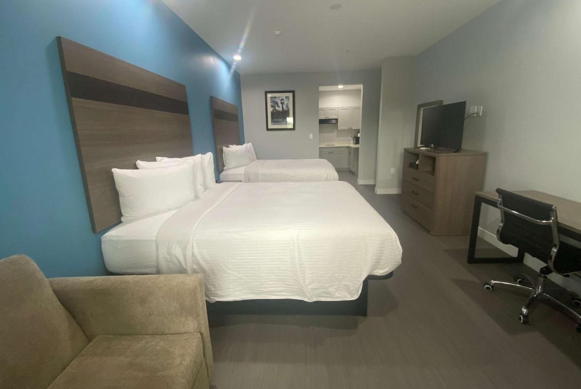 Baymont by Wyndham Freeport Texas photo 15