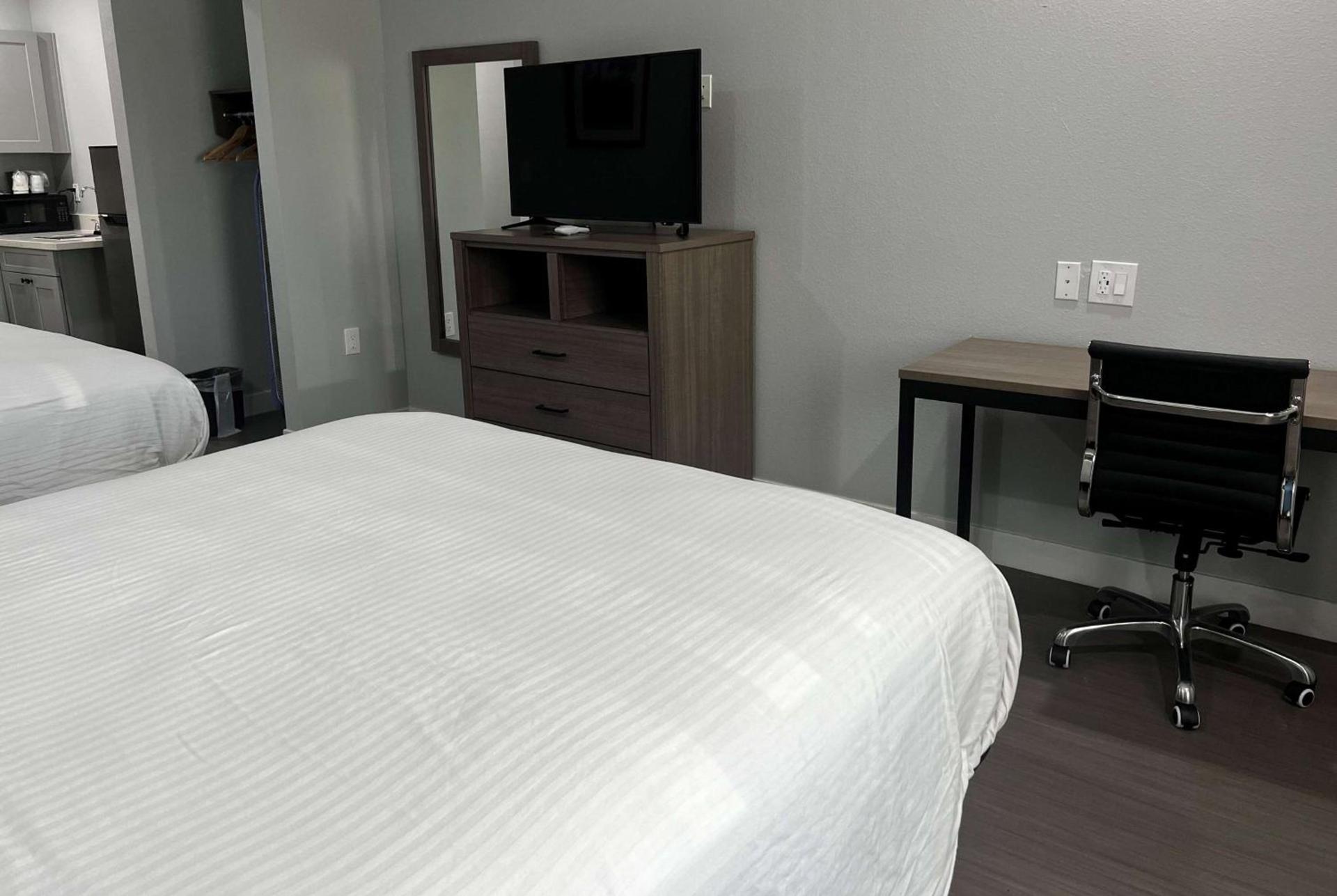 Baymont by Wyndham Freeport Texas photo 22