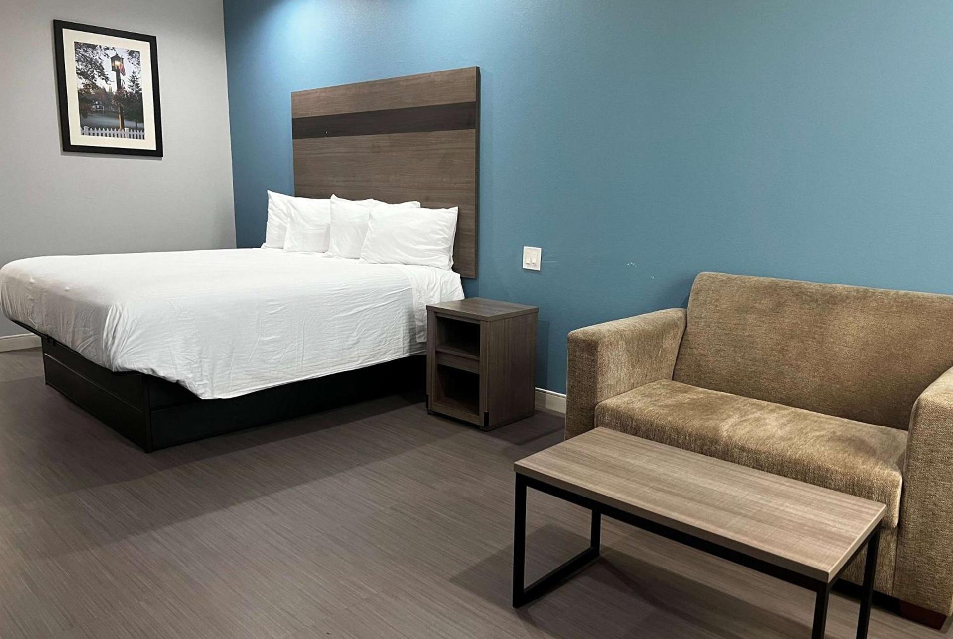 Baymont by Wyndham Freeport Texas photo 24