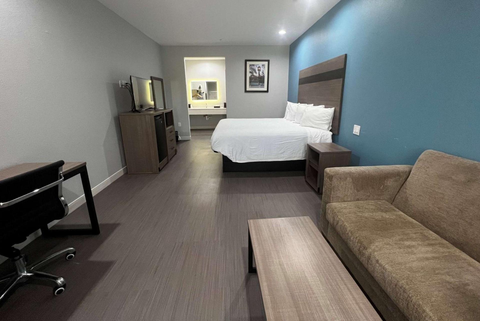 Baymont by Wyndham Freeport Texas photo 23