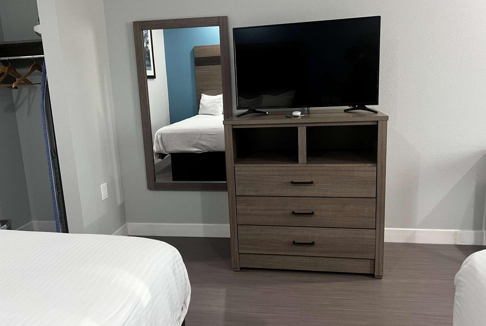 Baymont by Wyndham Freeport Texas photo 31