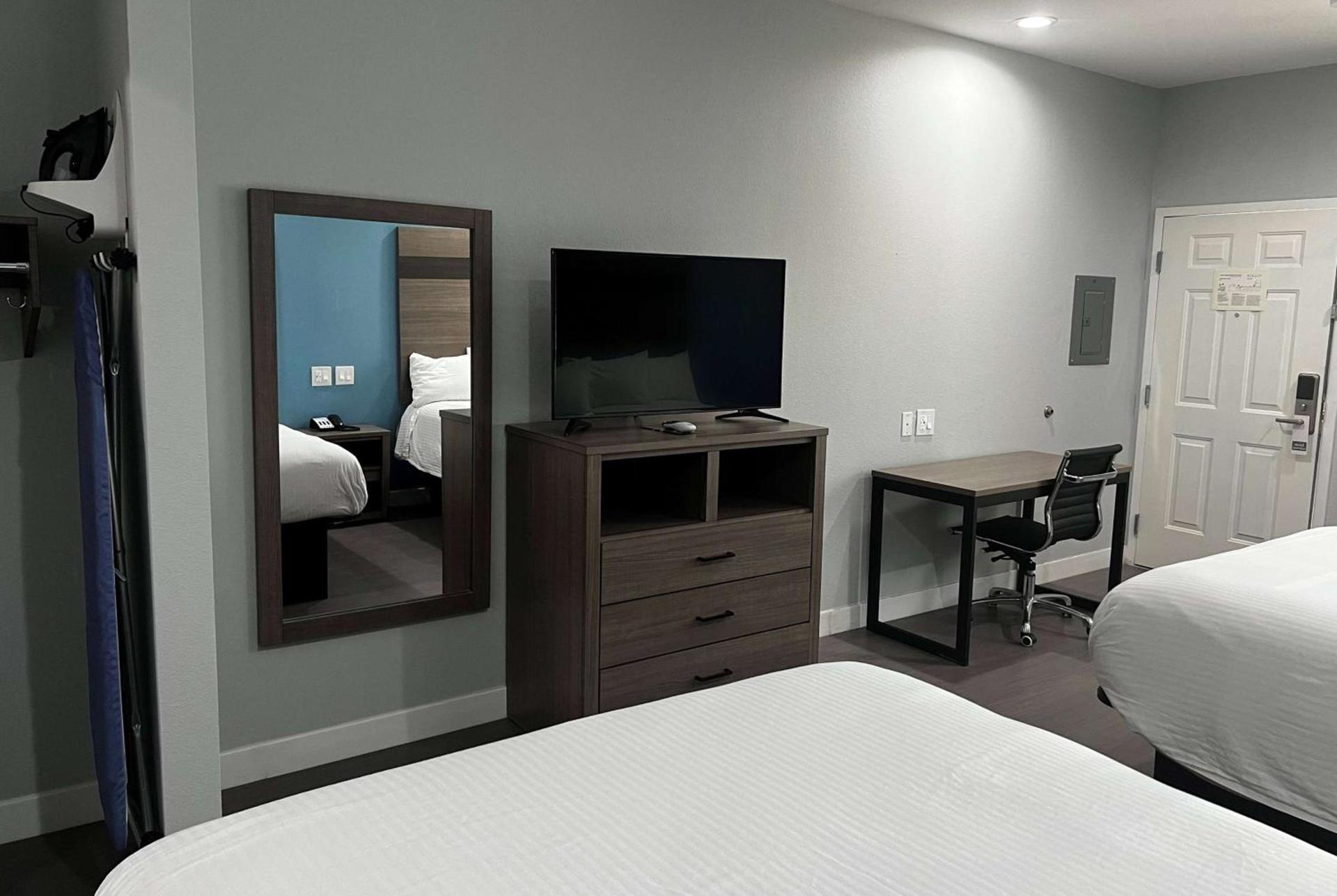 Baymont by Wyndham Freeport Texas photo 33