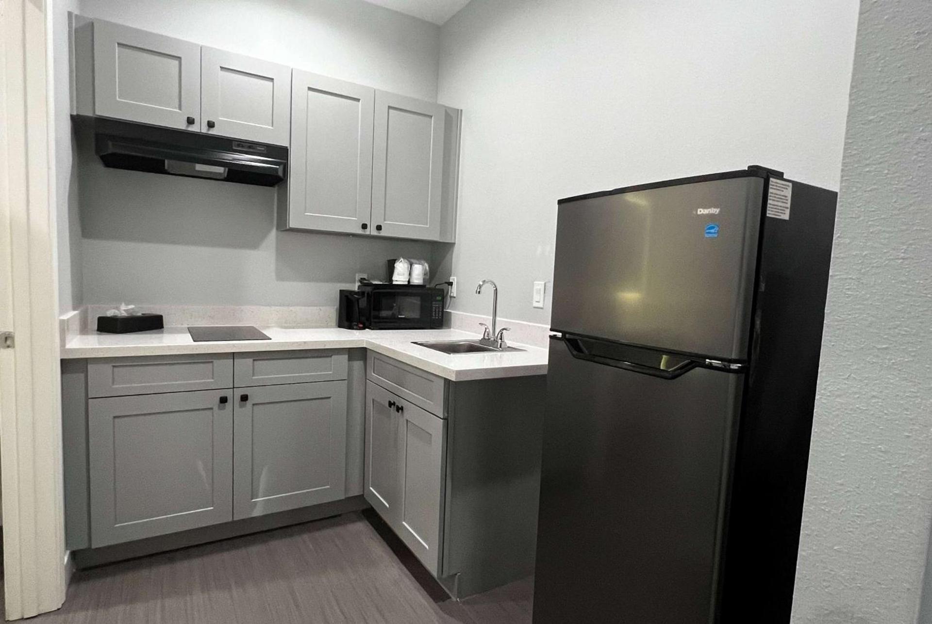 Baymont by Wyndham Freeport Texas photo 36