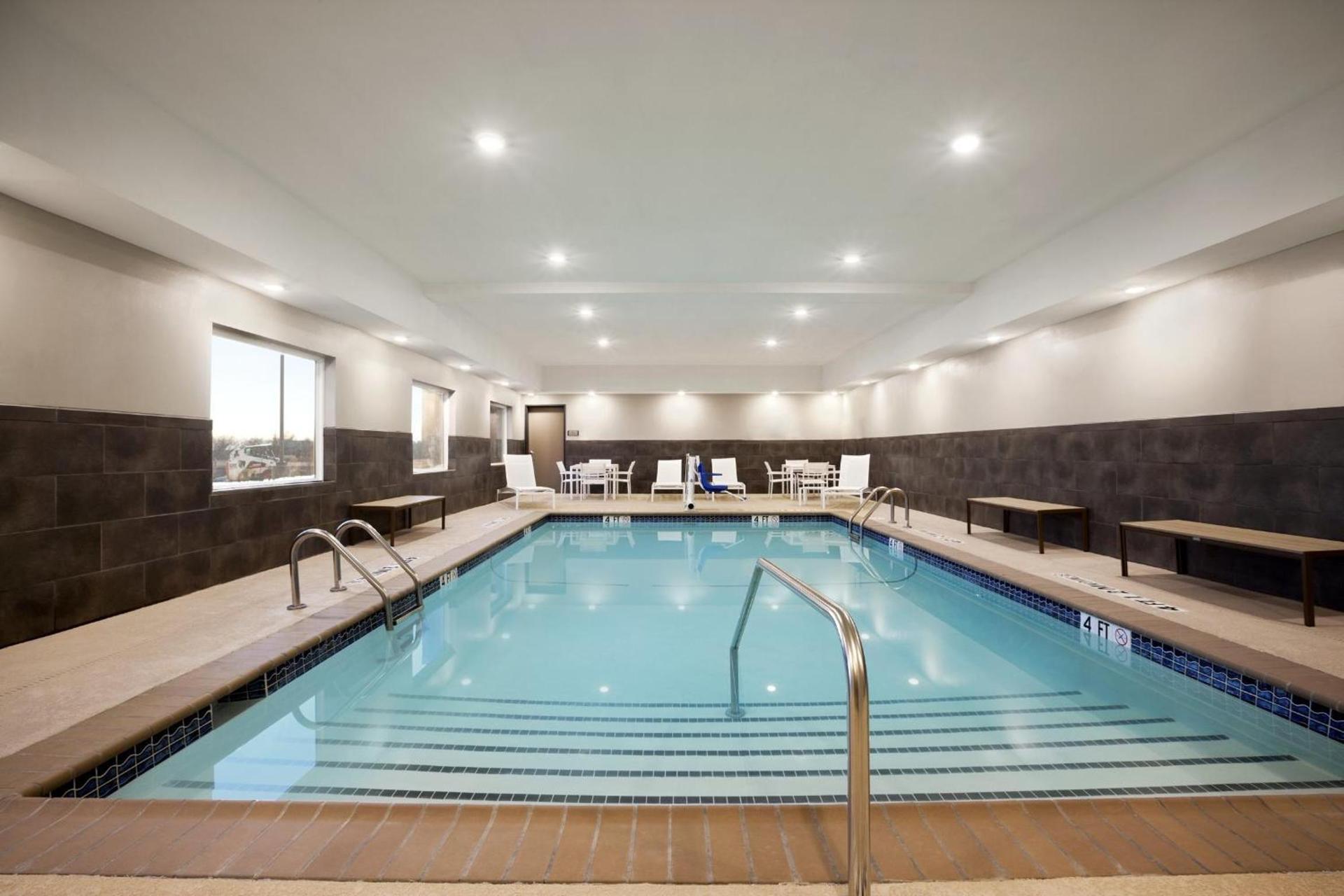 Country Inn & Suites by Radisson, Enid, OK photo 16
