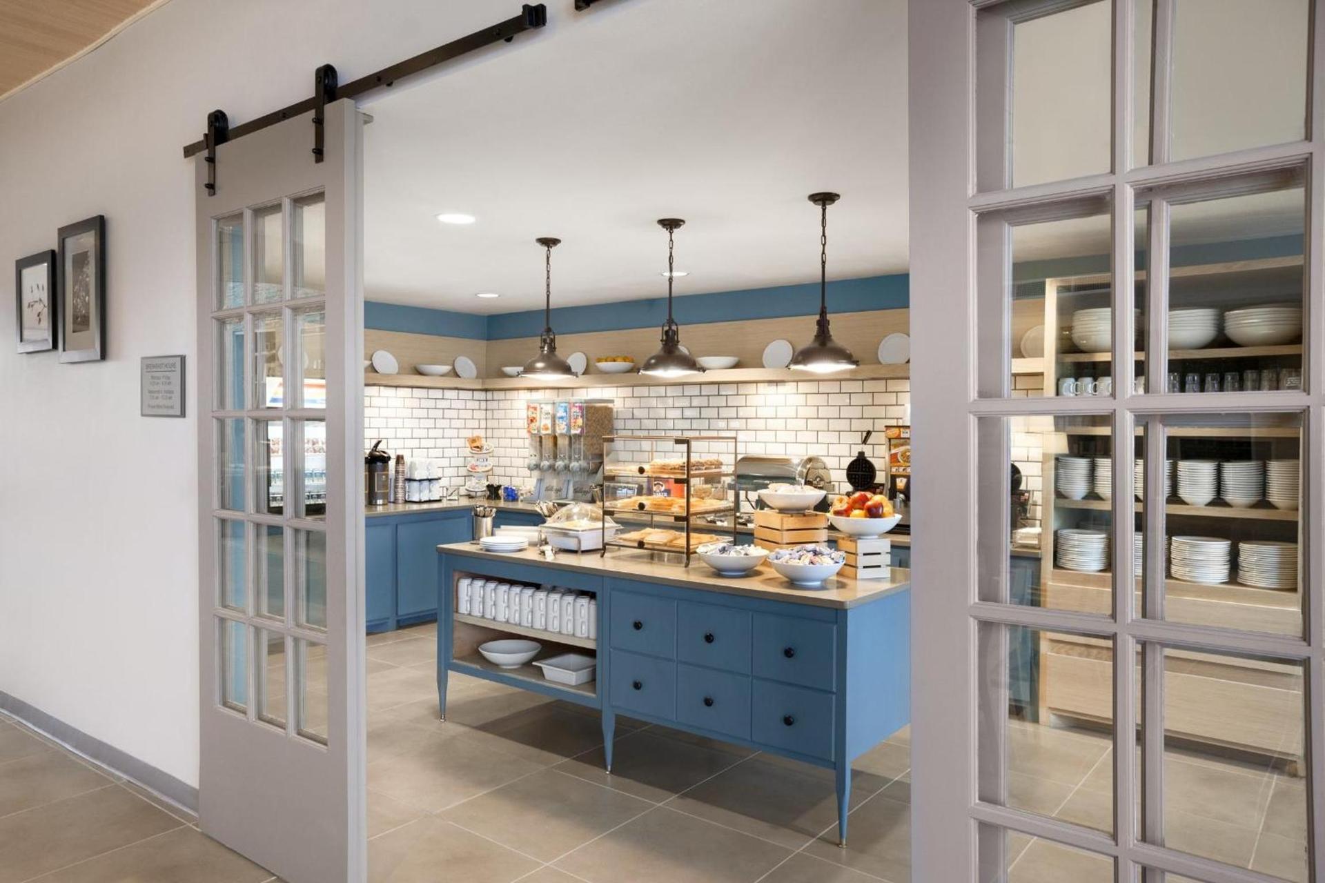 Country Inn & Suites by Radisson, Enid, OK photo 18