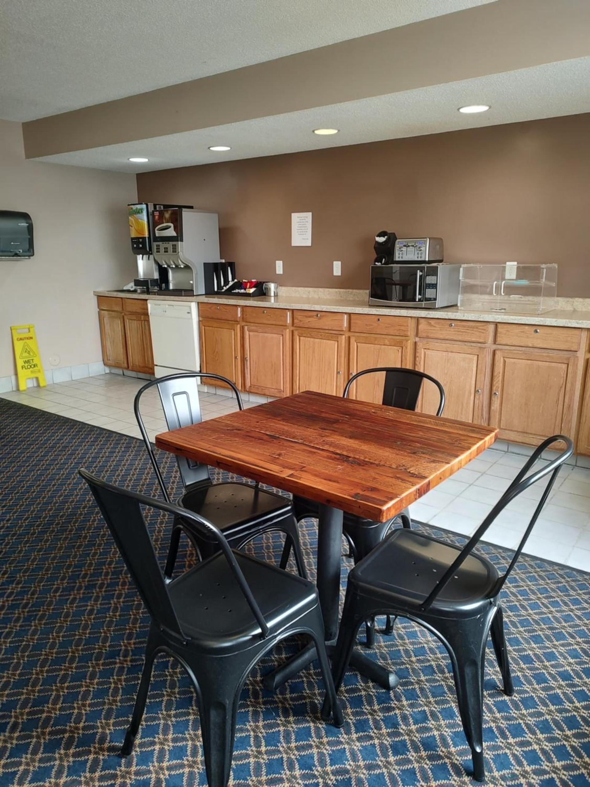 Rodeway Inn photo 38