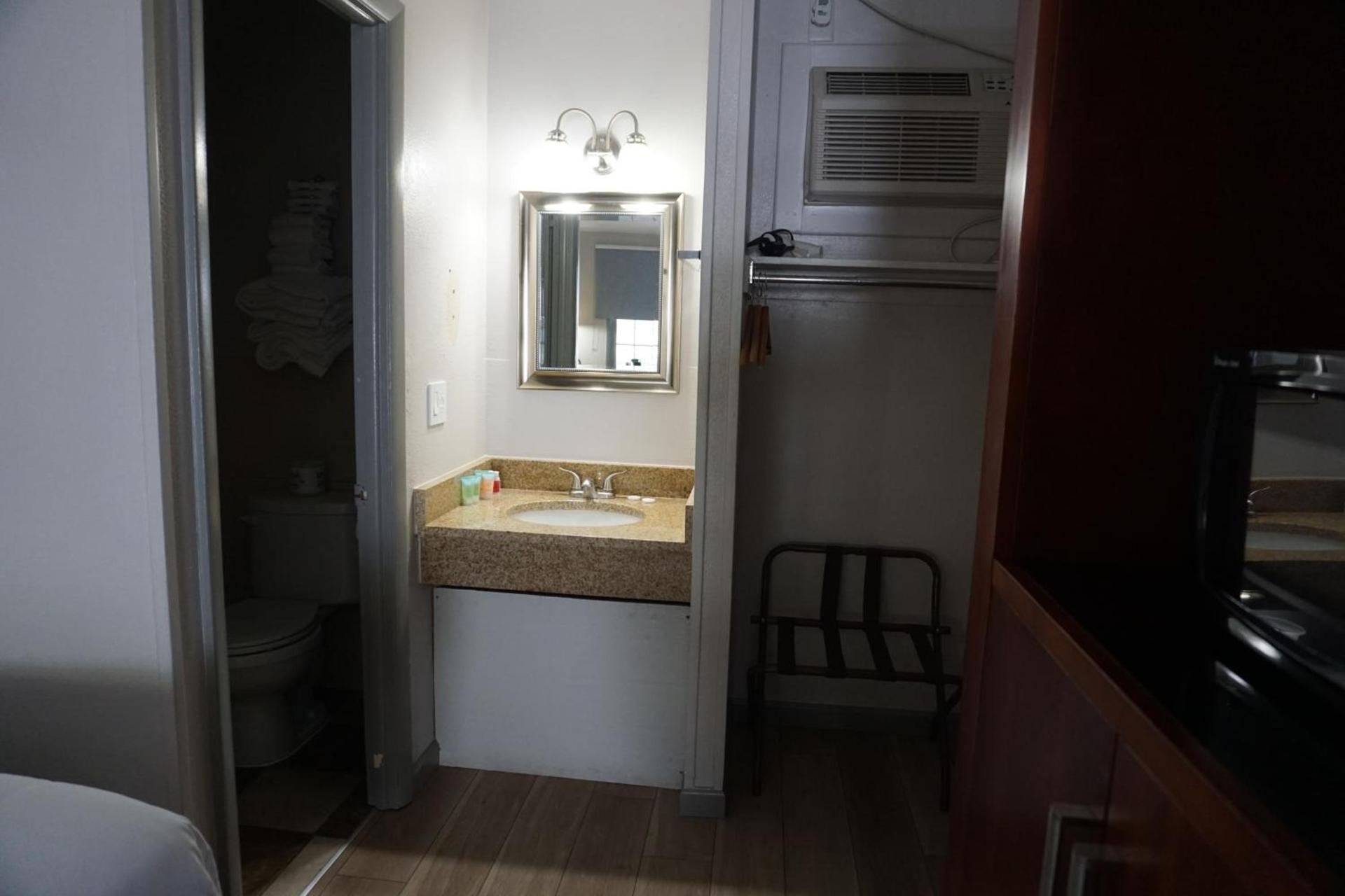 Harvest Drive Family Inn - Renovated Rooms photo 13