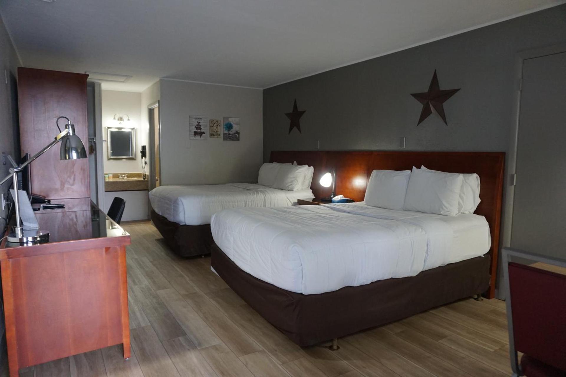 Harvest Drive Family Inn - Renovated Rooms photo 5