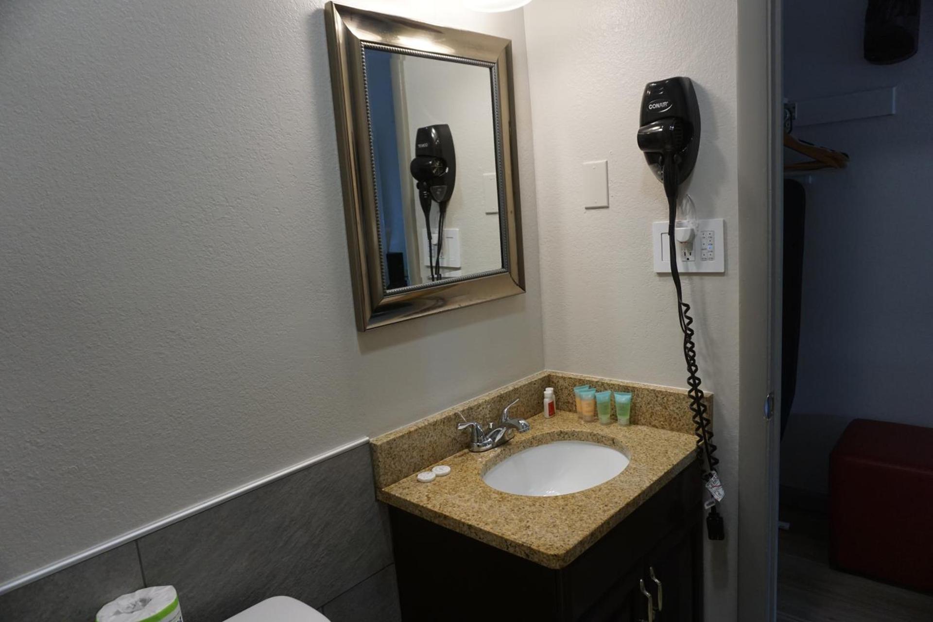 Harvest Drive Family Inn - Renovated Rooms photo 29