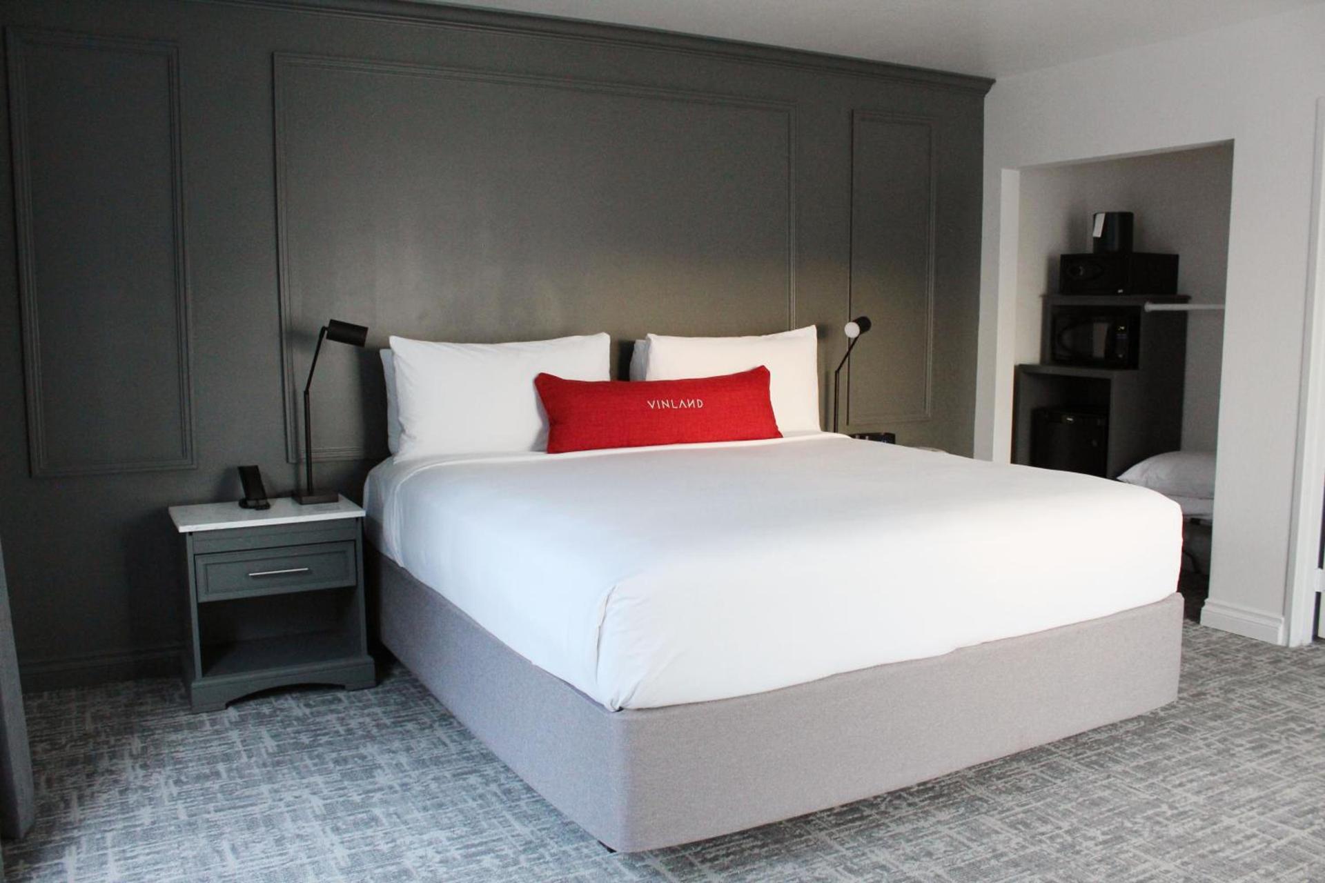Vinland Hotel and Lounge photo 61