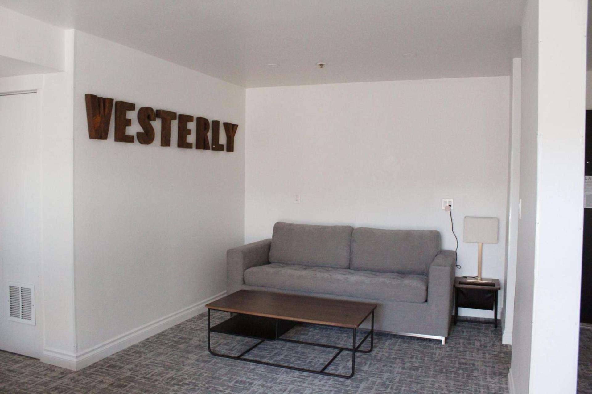 Vinland Hotel and Lounge photo 32