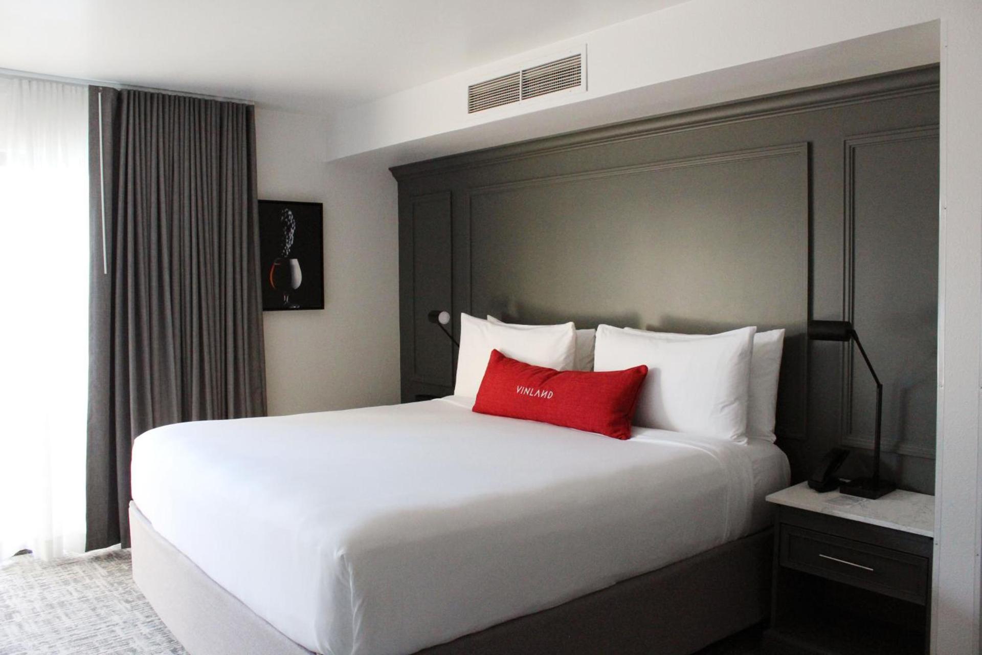 Vinland Hotel and Lounge photo 35