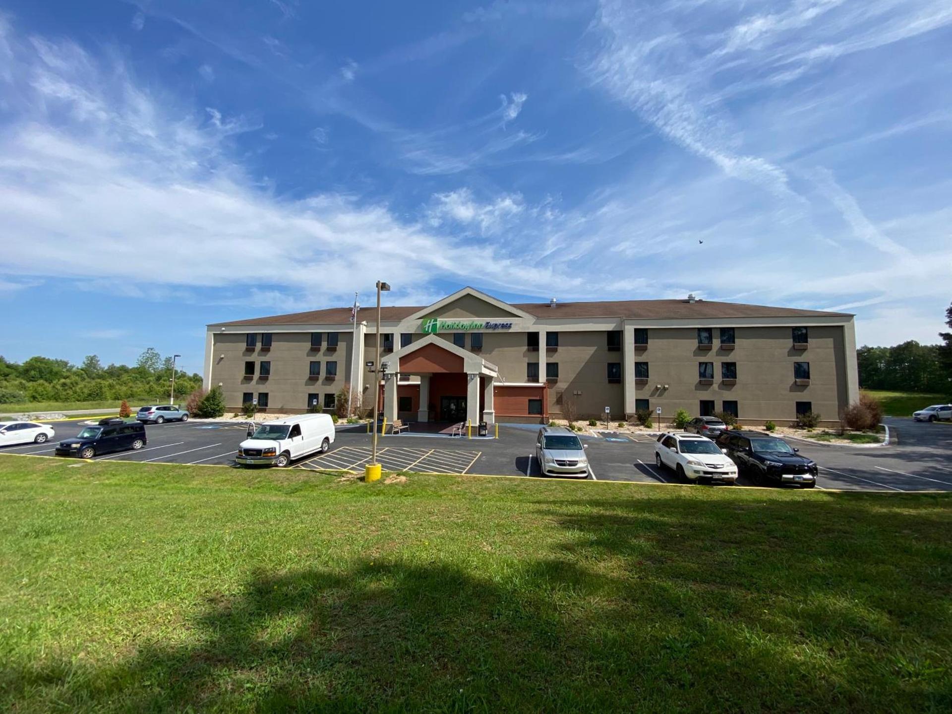 Holiday Inn Express Metropolis by IHG photo 2