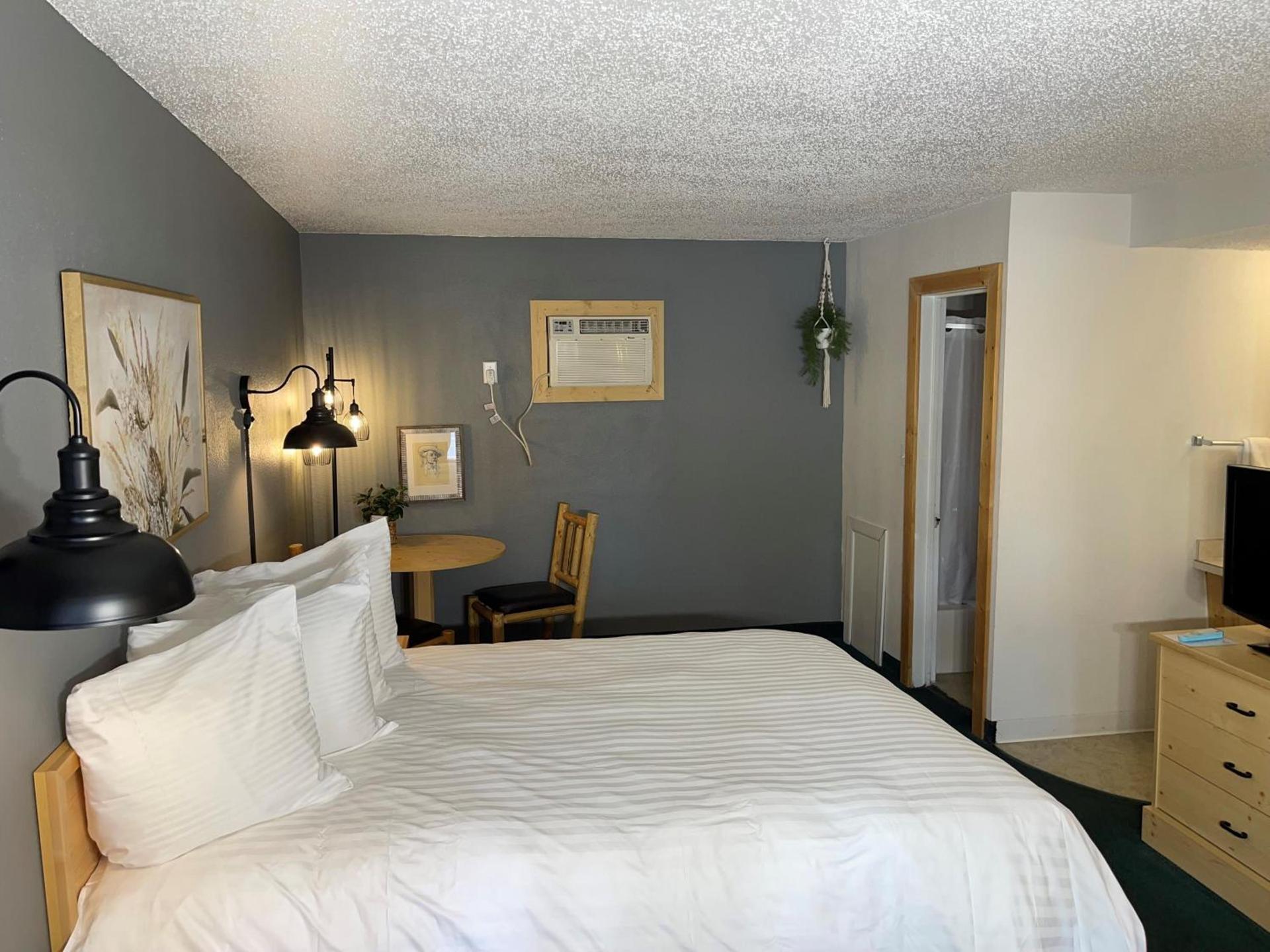 Moose Creek Lodge & Suites photo 24
