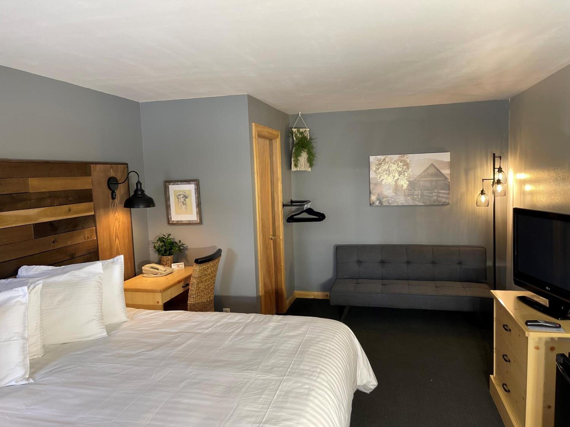 Moose Creek Lodge & Suites photo 16
