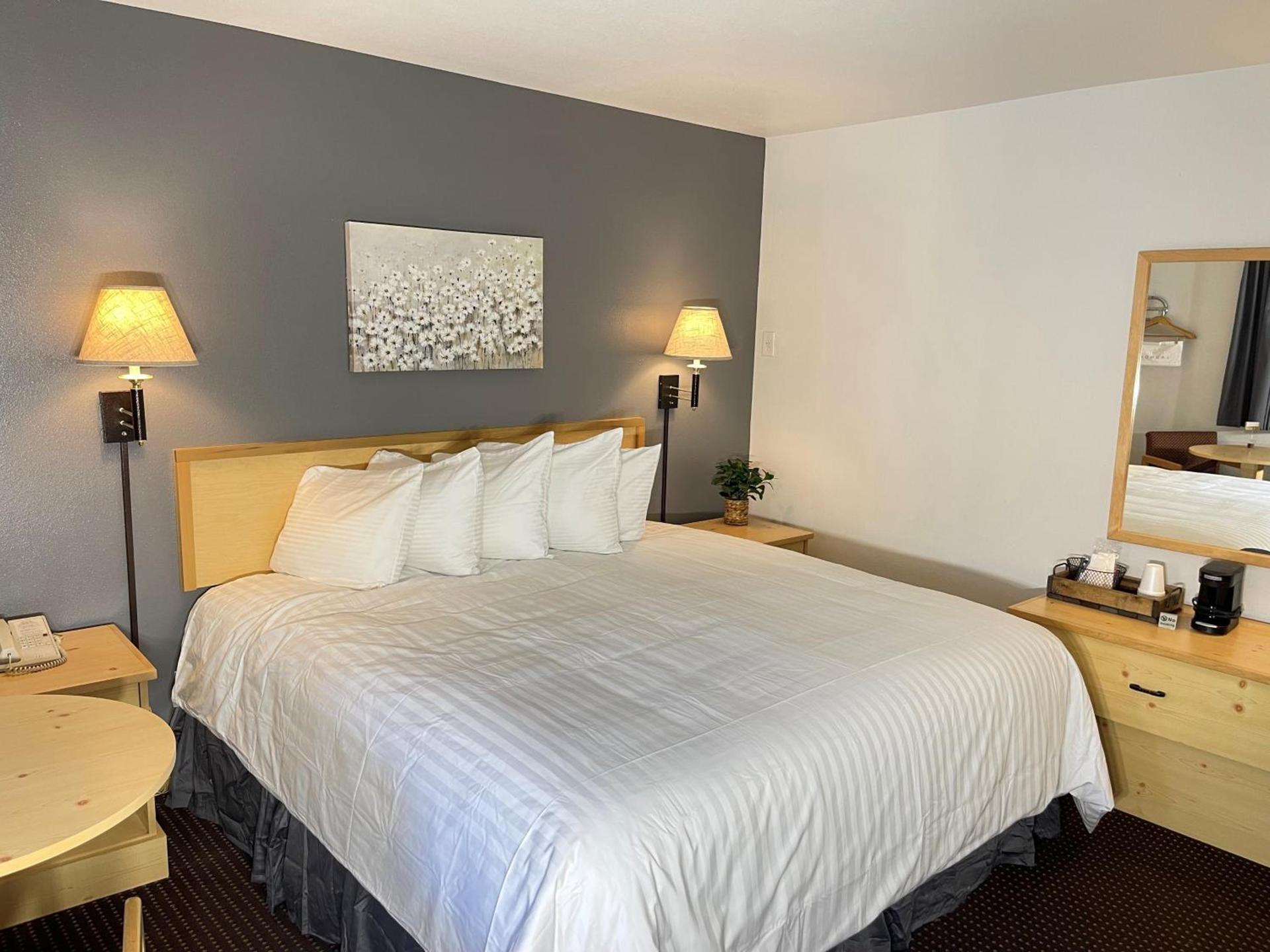 Moose Creek Lodge & Suites photo 18