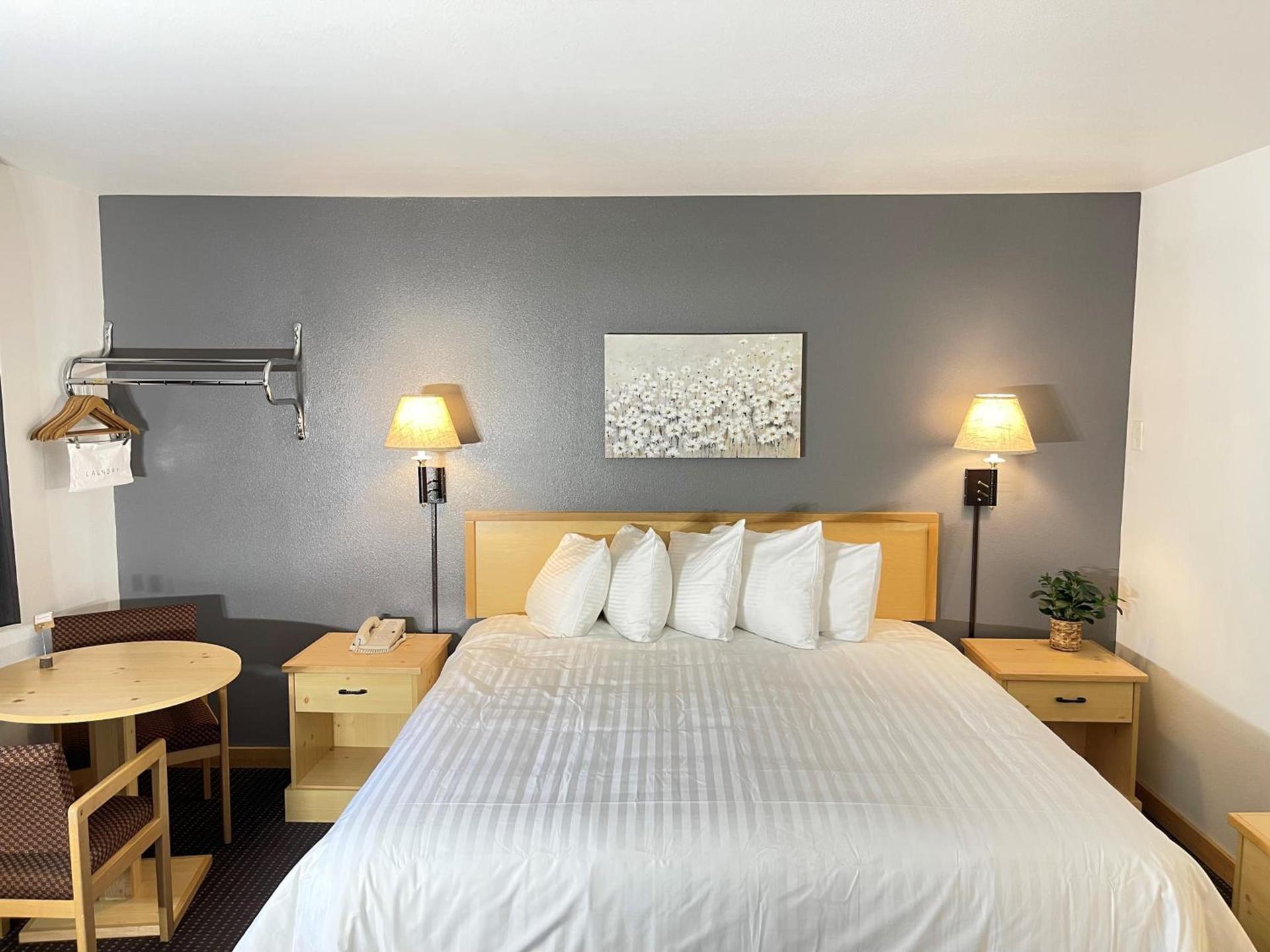 Moose Creek Lodge & Suites photo 19