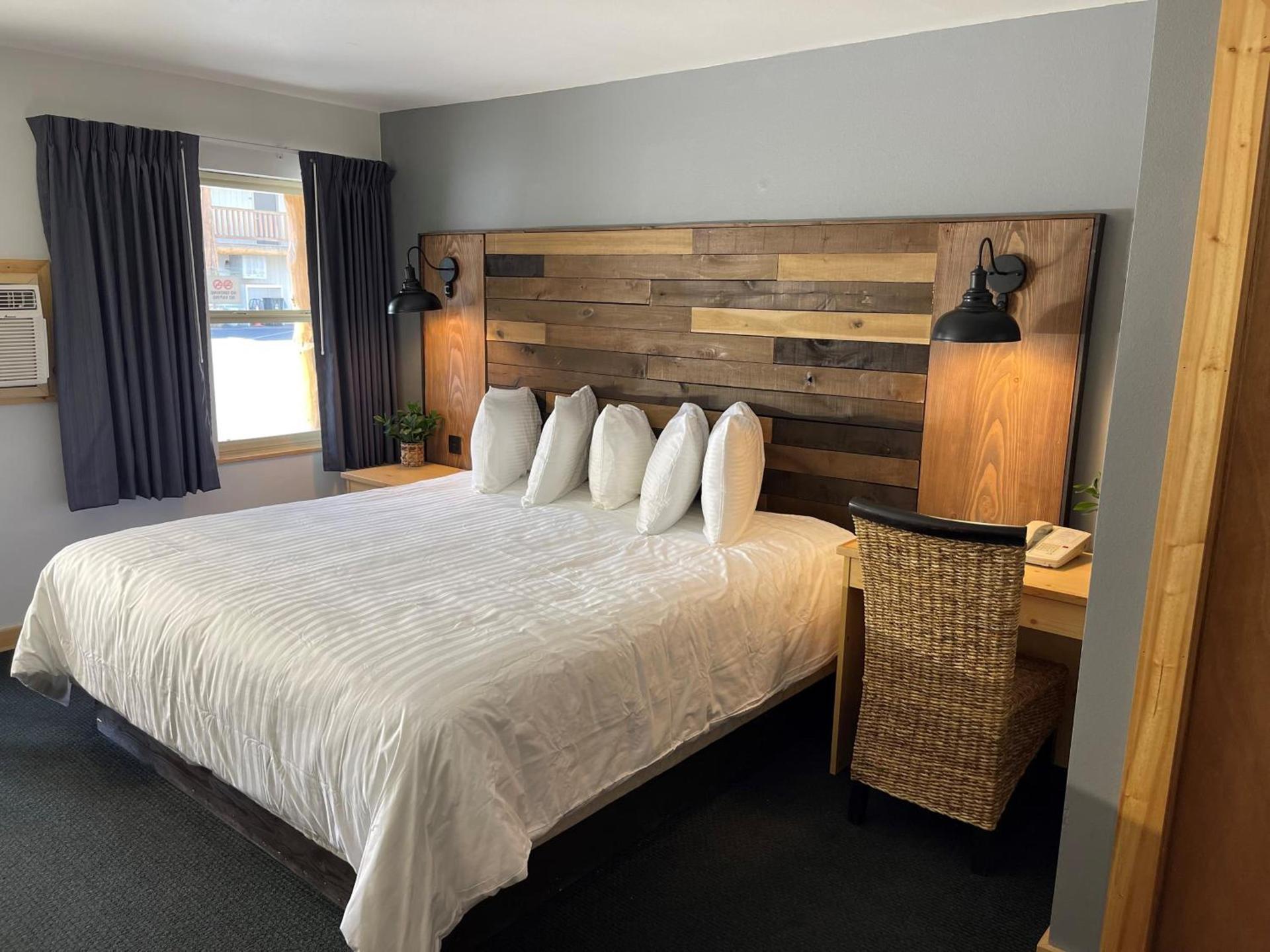 Moose Creek Lodge & Suites photo 20