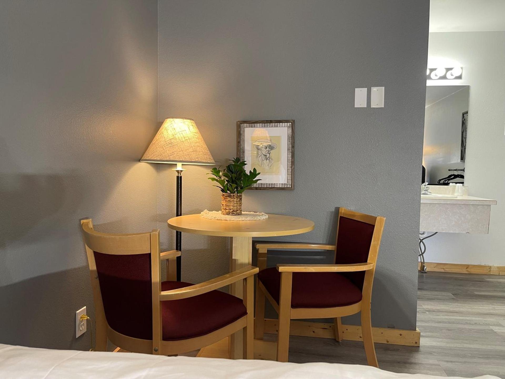 Moose Creek Lodge & Suites photo 8