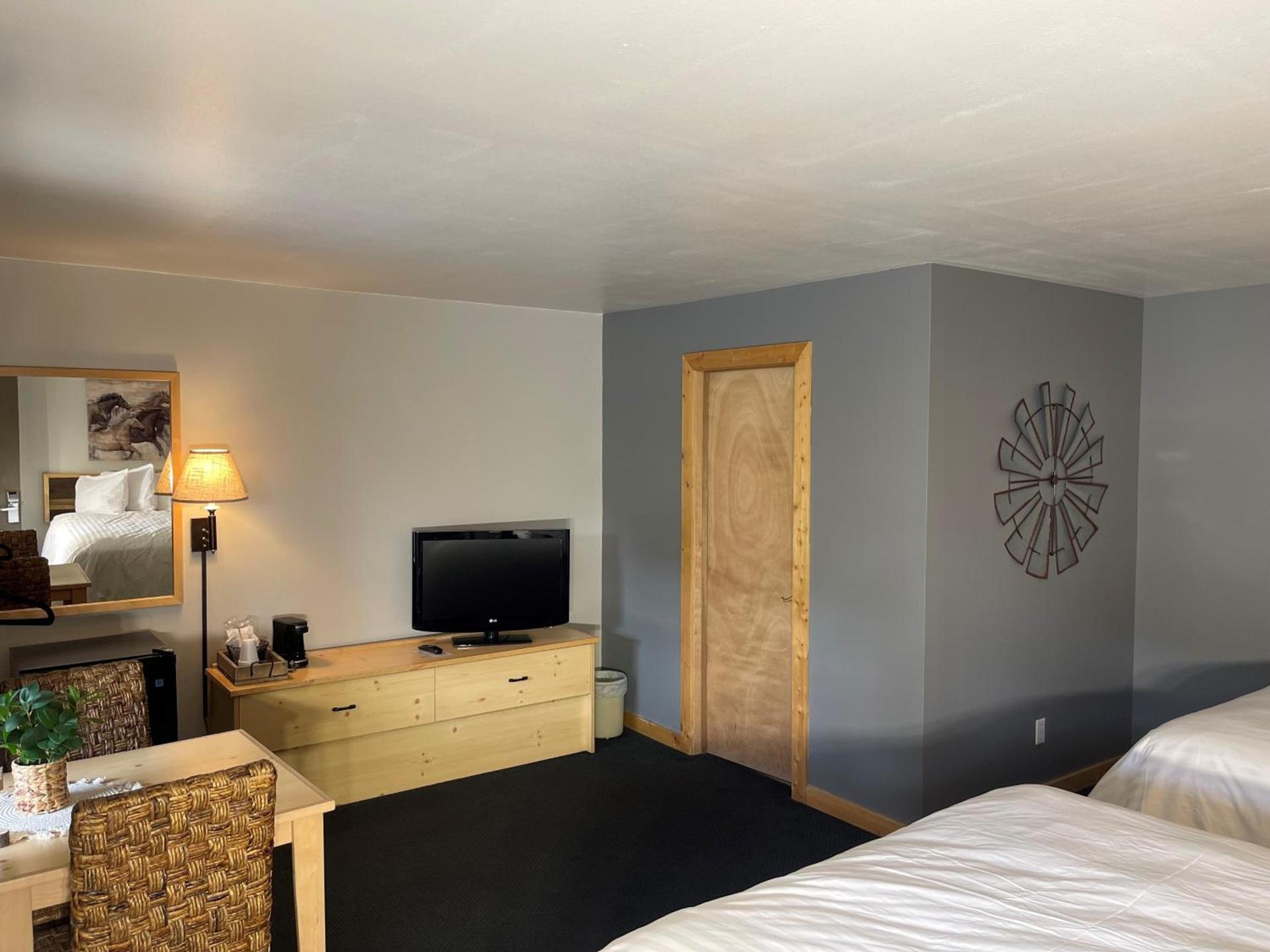 Moose Creek Lodge & Suites photo 11