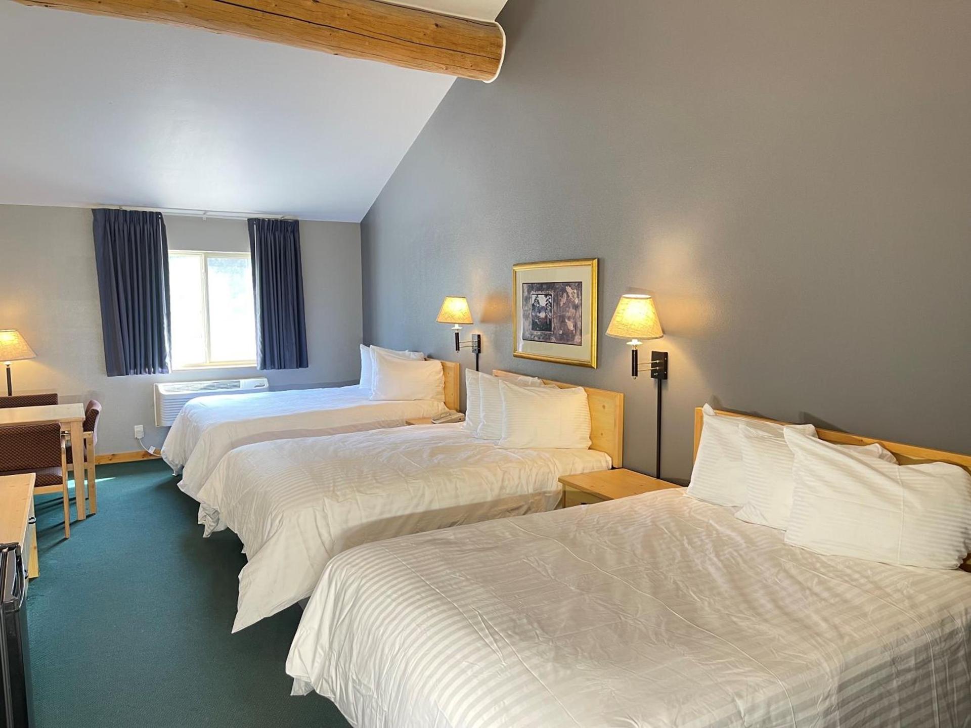Moose Creek Lodge & Suites photo 7