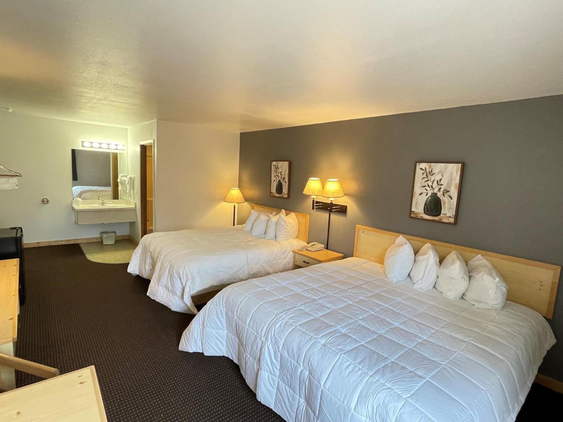 Moose Creek Lodge & Suites photo 4