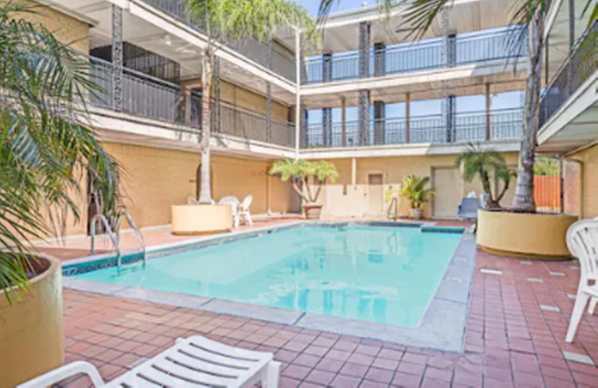 Super 8 by Wyndham New Orleans photo 5
