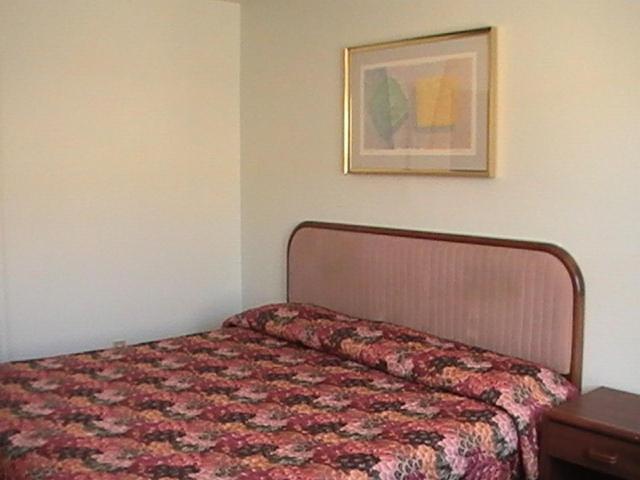 Hometown Inn Galion photo 16