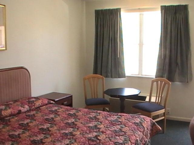 Hometown Inn Galion photo 15