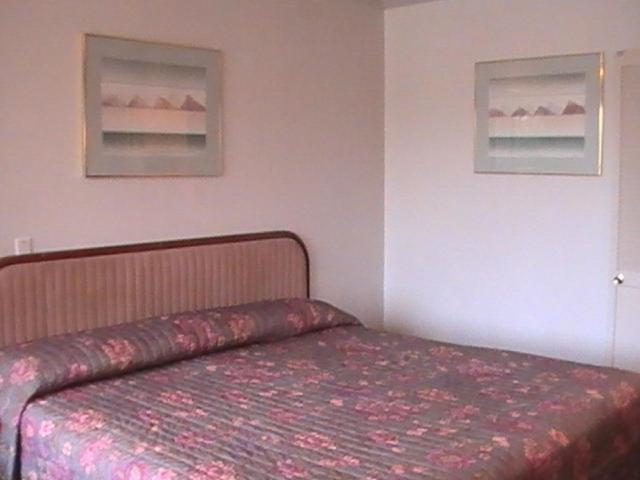 Hometown Inn Galion photo 9