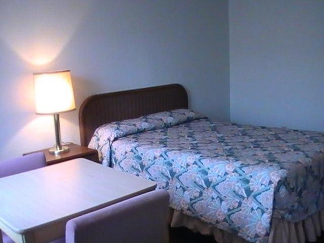 Hometown Inn Galion photo 14