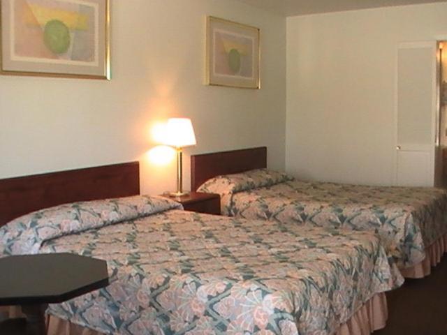 Hometown Inn Galion photo 10